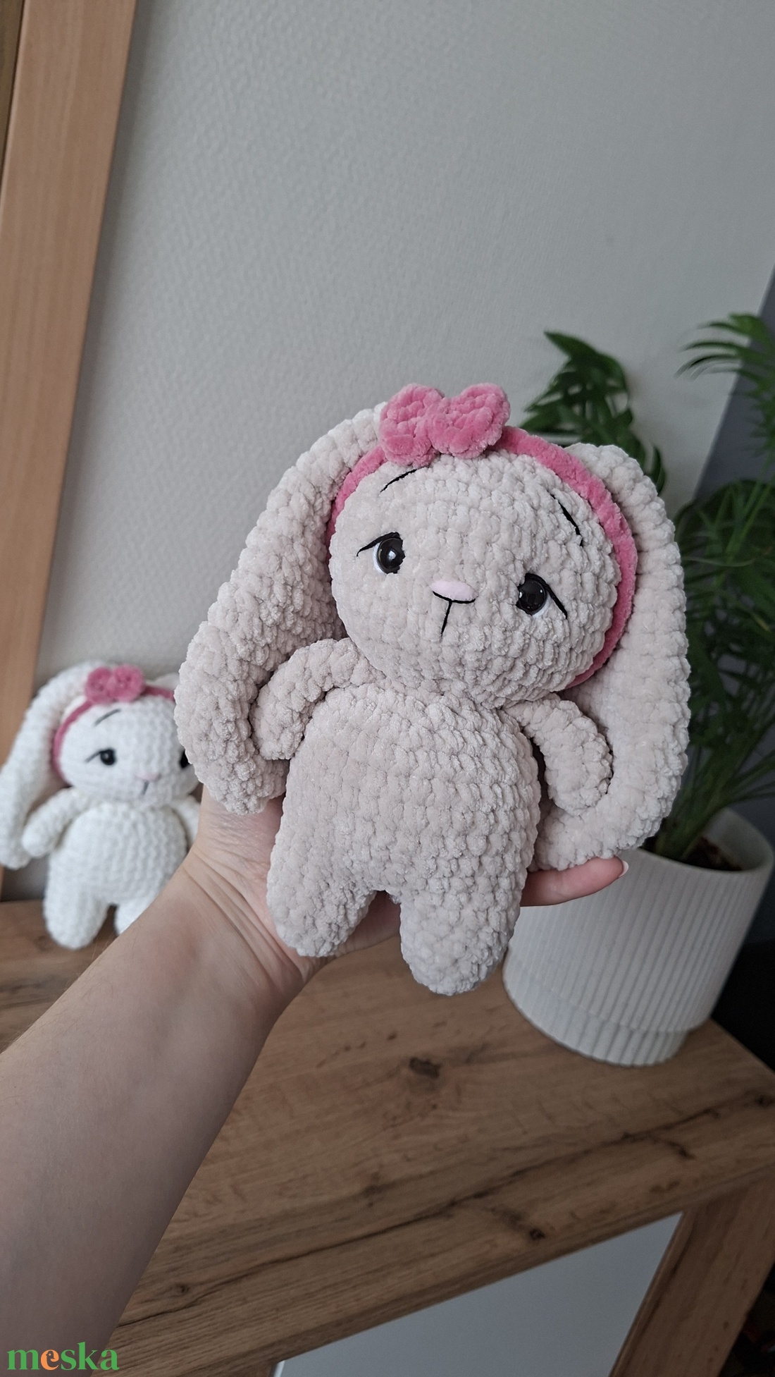 Horgolt hosszúfülű nyuszi masnival - játék & sport - plüssállat & játékfigura - nyuszi - Meska.hu