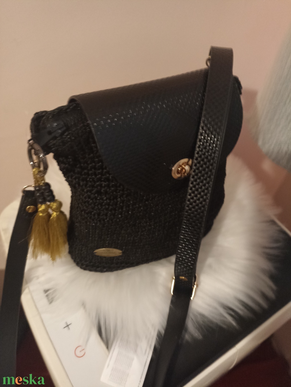 Elegáns fekete horgolt táska arany részletekkel � kézzel készült, különleges darab - táska & tok - kézitáska & válltáska - kézitáska - Meska.hu