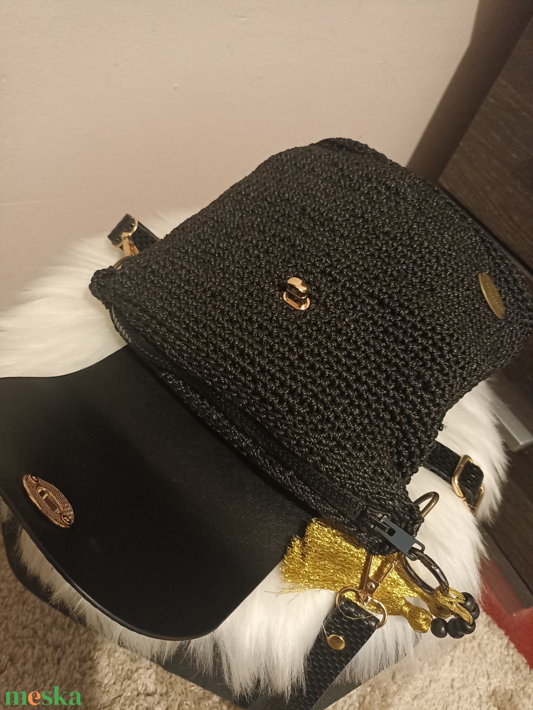 Elegáns fekete horgolt táska arany részletekkel � kézzel készült, különleges darab - táska & tok - kézitáska & válltáska - kézitáska - Meska.hu