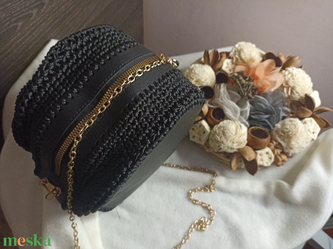 Fekete Bársony-Kézműves női táska - táska & tok - kézitáska & válltáska - alkalmi táska - Meska.hu