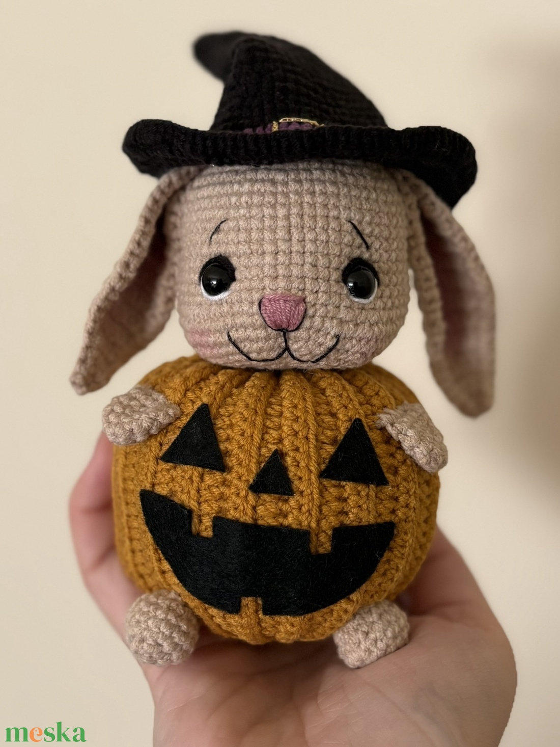 Lili nyuszi halloweeni jelmezben - amigurumi horgolásminta (PDF file) - diy (csináld magad) - szabásminta, útmutató - horgolási minta - Meska.hu