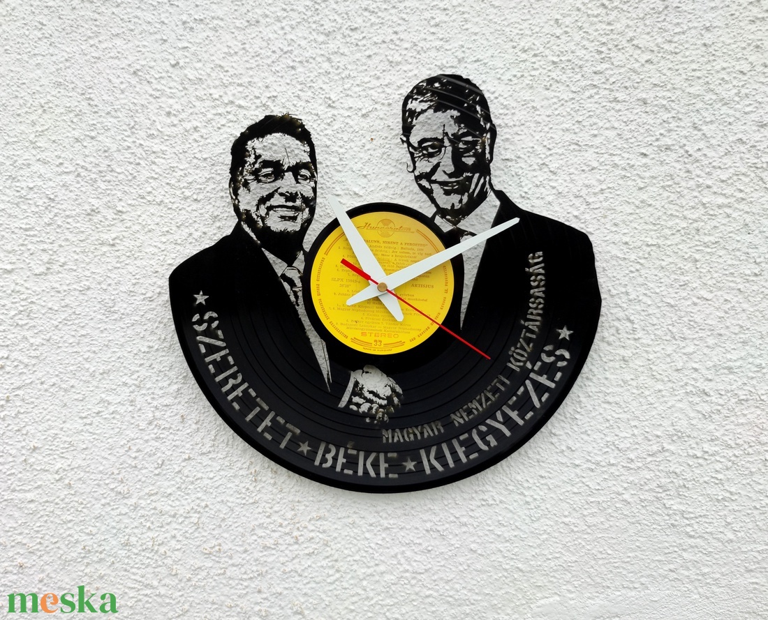 A béke órái - Viktor és Feri - Bakelit falióra - otthon & életmód - dekoráció - fali és függő dekoráció - falióra & óra - Meska.hu A béke órái - Viktor és Feri - Bakelit falióra - otthon & életmód - dekoráció - fali és függő dekoráció - falióra & óra - Meska.hu