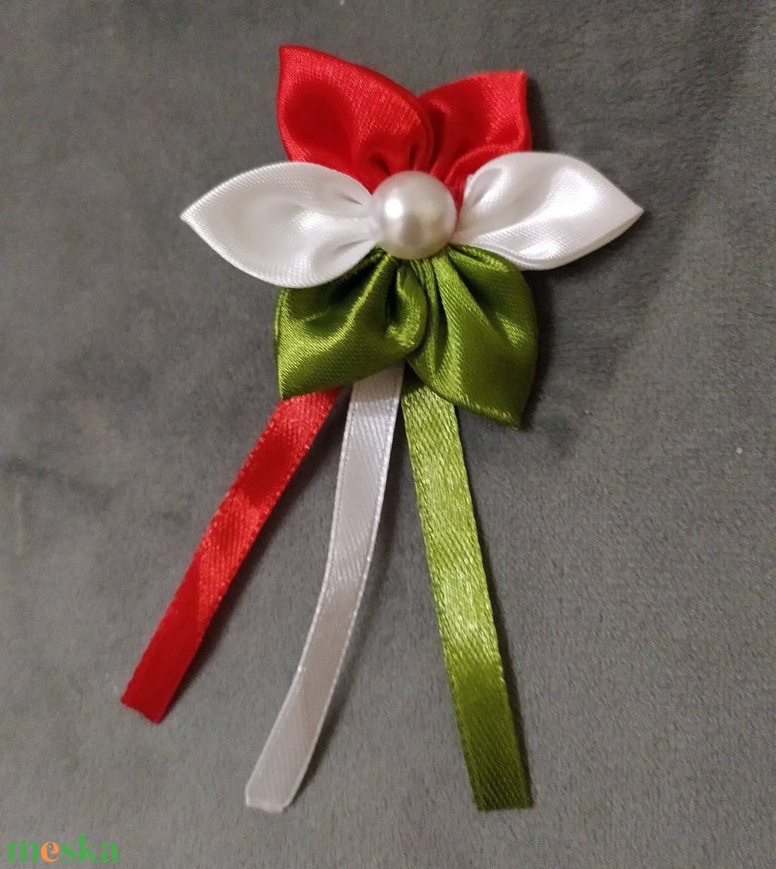 Kokárda újragondolva - ékszer - kitűző és bross - kitűző - Meska.hu Kokárda újragondolva - ékszer - kitűző és bross - kitűző - Meska.hu