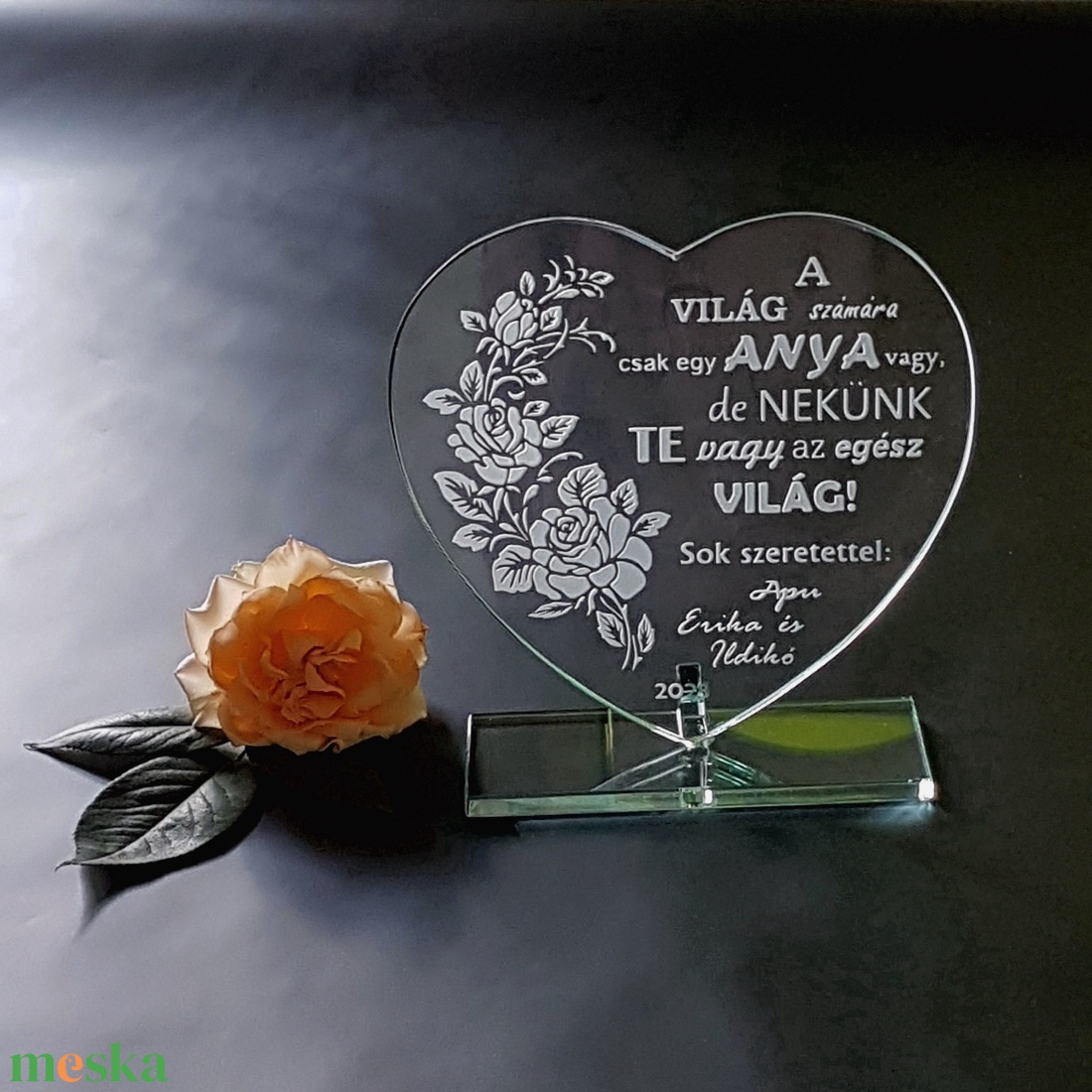 Szív alakú üveg emlékplakett (nemcsak) Anyák napjára - otthon & életmód - dekoráció - asztal és polc dekoráció - díszüveg - Meska.hu Szív alakú üveg emlékplakett (nemcsak) Anyák napjára - otthon & életmód - dekoráció - asztal és polc dekoráció - díszüveg - Meska.hu