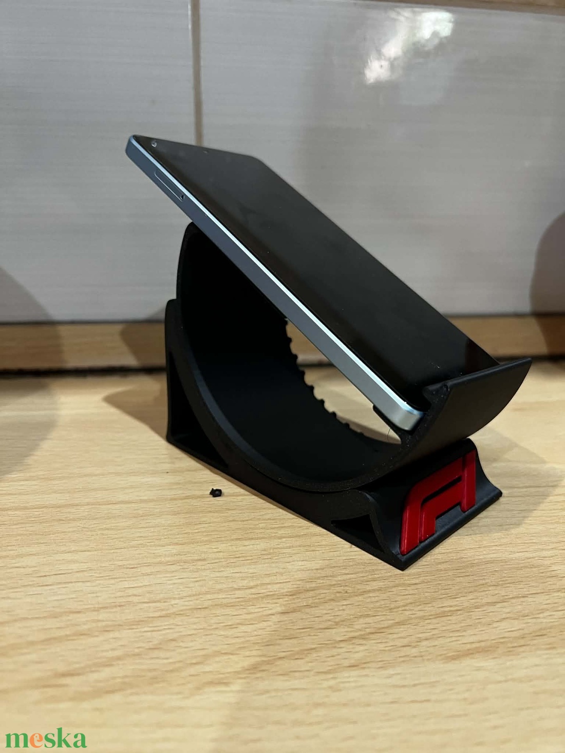 F1 telefonállvány � 3D nyomtatott, állítható dőlésszögű tartó - otthon & életmód - tárolás & rendszerezés - asztali telefontartó - Meska.hu