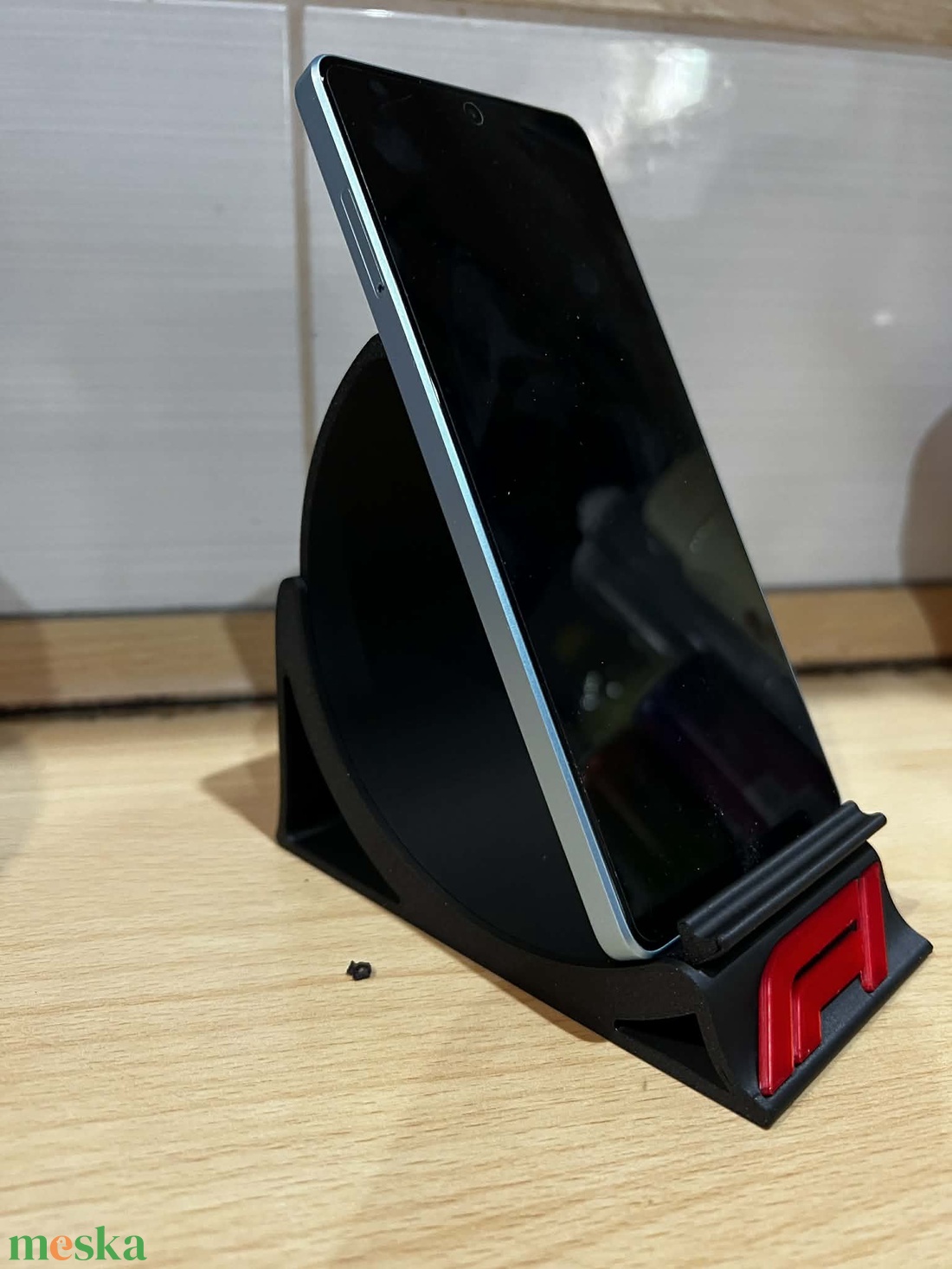 F1 telefonállvány � 3D nyomtatott, állítható dőlésszögű tartó - otthon & életmód - tárolás & rendszerezés - asztali telefontartó - Meska.hu