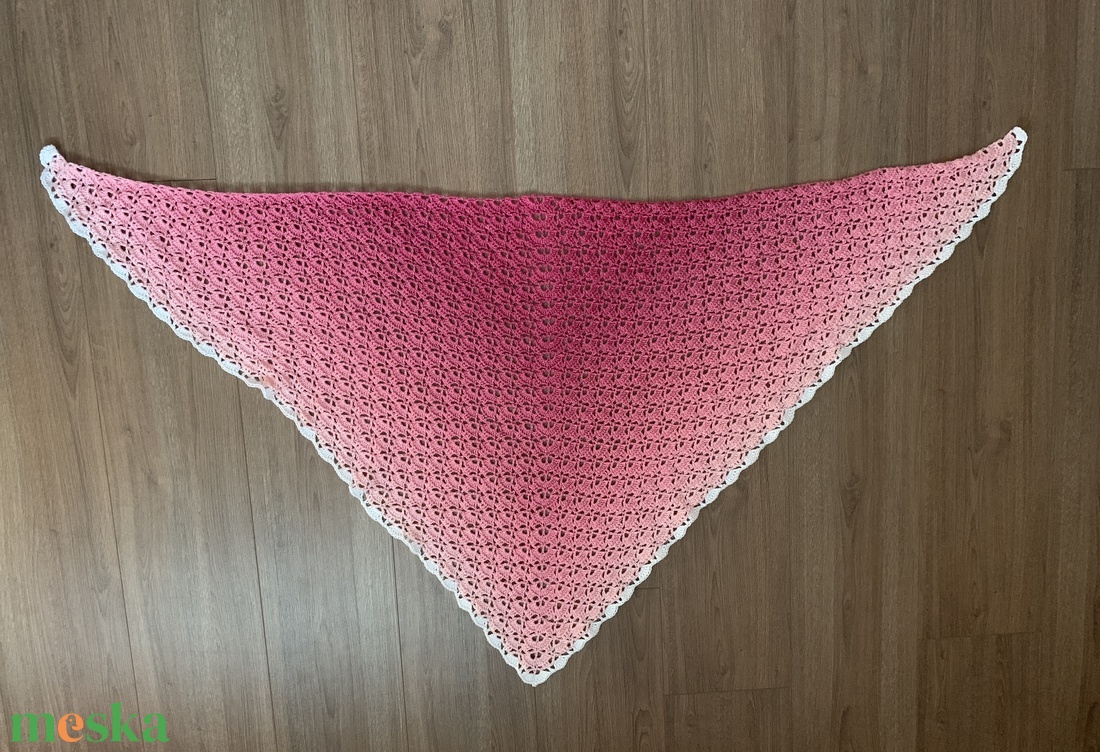 Ombre színátmenetes rózsaszín kendő - ruha & divat - sál, sapka, kendő - vállkendő - Meska.hu