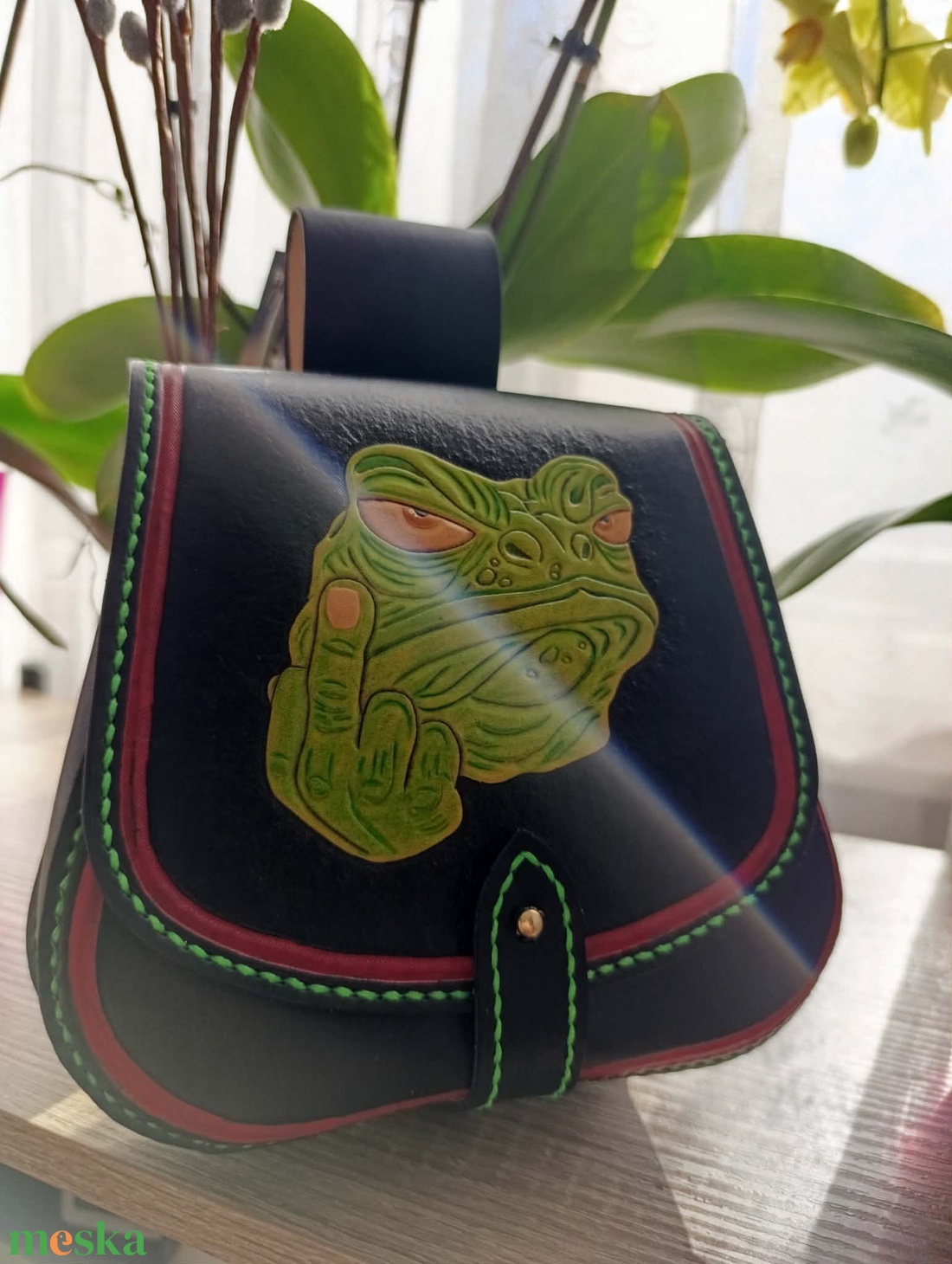 Övtáska - Lázadó béka vésettel - táska & tok - övtáska - Meska.hu