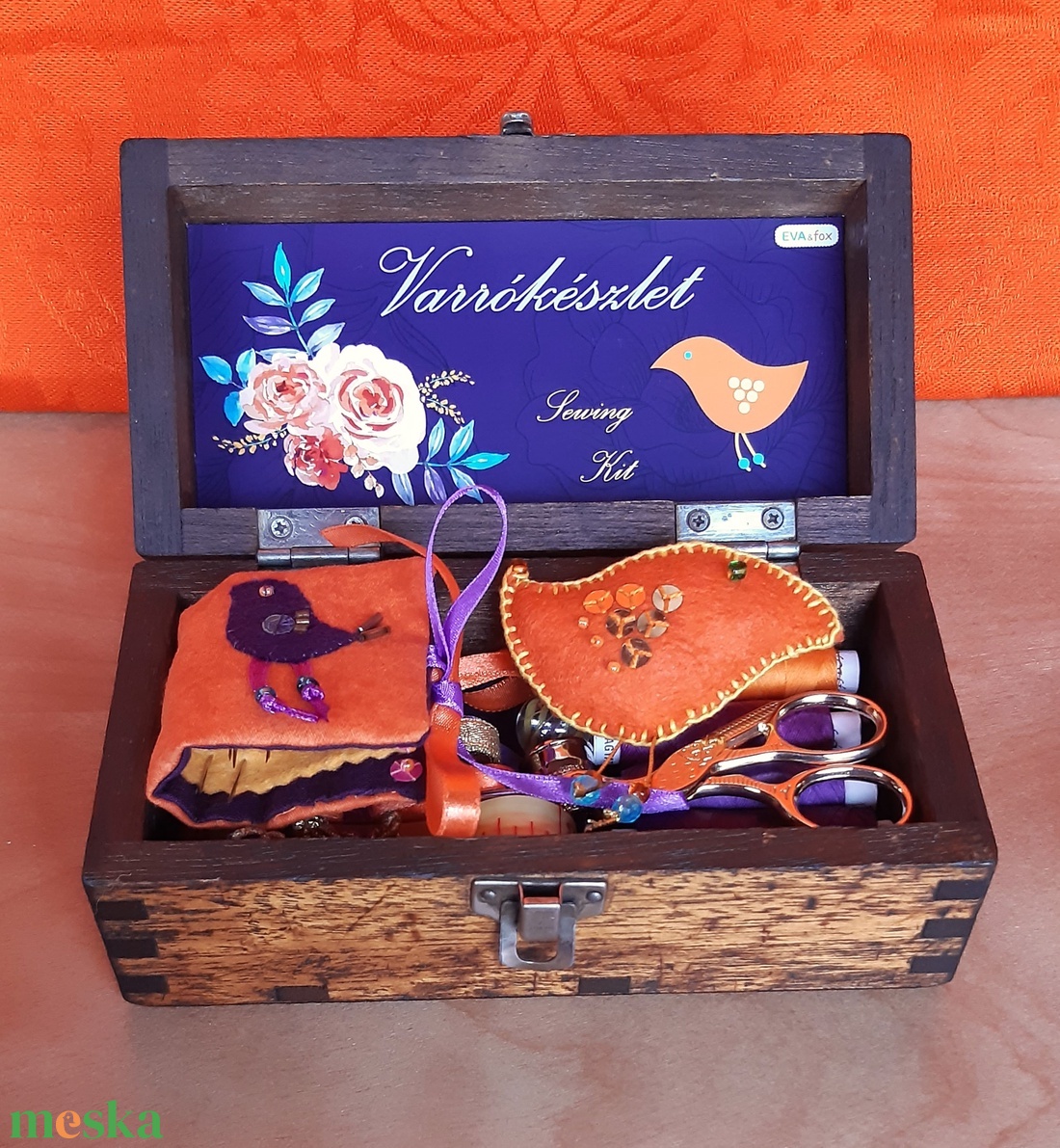 Narancs rigó madárka varrókészlet, narancs-lila varródoboz, vintage fadobozban - otthon & életmód - lakástextil - varrókellék - Meska.hu