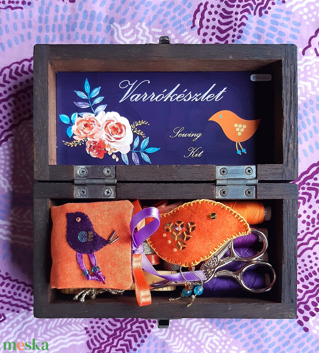 Narancs rigó madárka varrókészlet, narancs-lila varródoboz, vintage fadobozban - otthon & életmód - lakástextil - varrókellék - Meska.hu