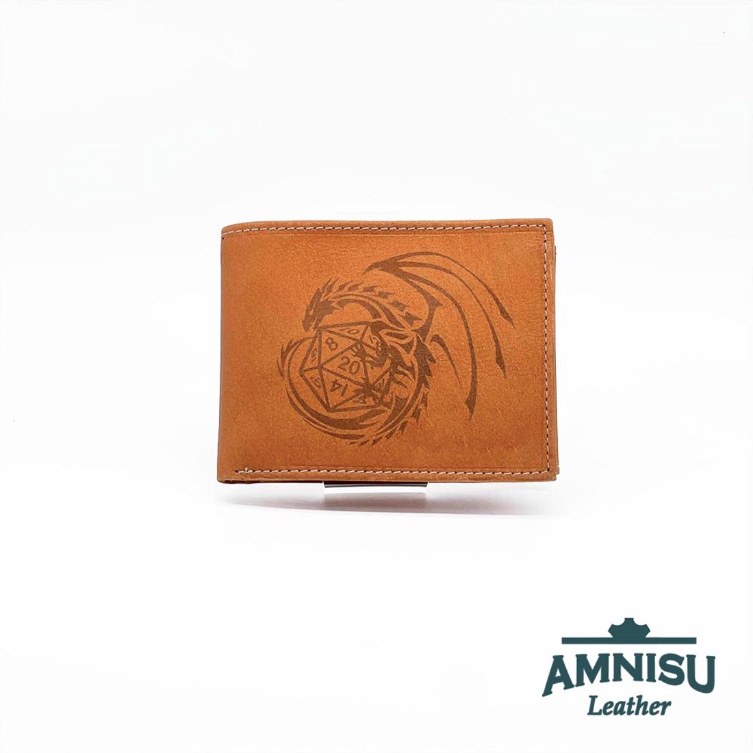 Világos barna d20 sárkányos férfi bőr pénztárca ABH1021-d20sar - táska & tok - pénztárca & más tok - pénztárca - férfi pénztárca - Meska.hu