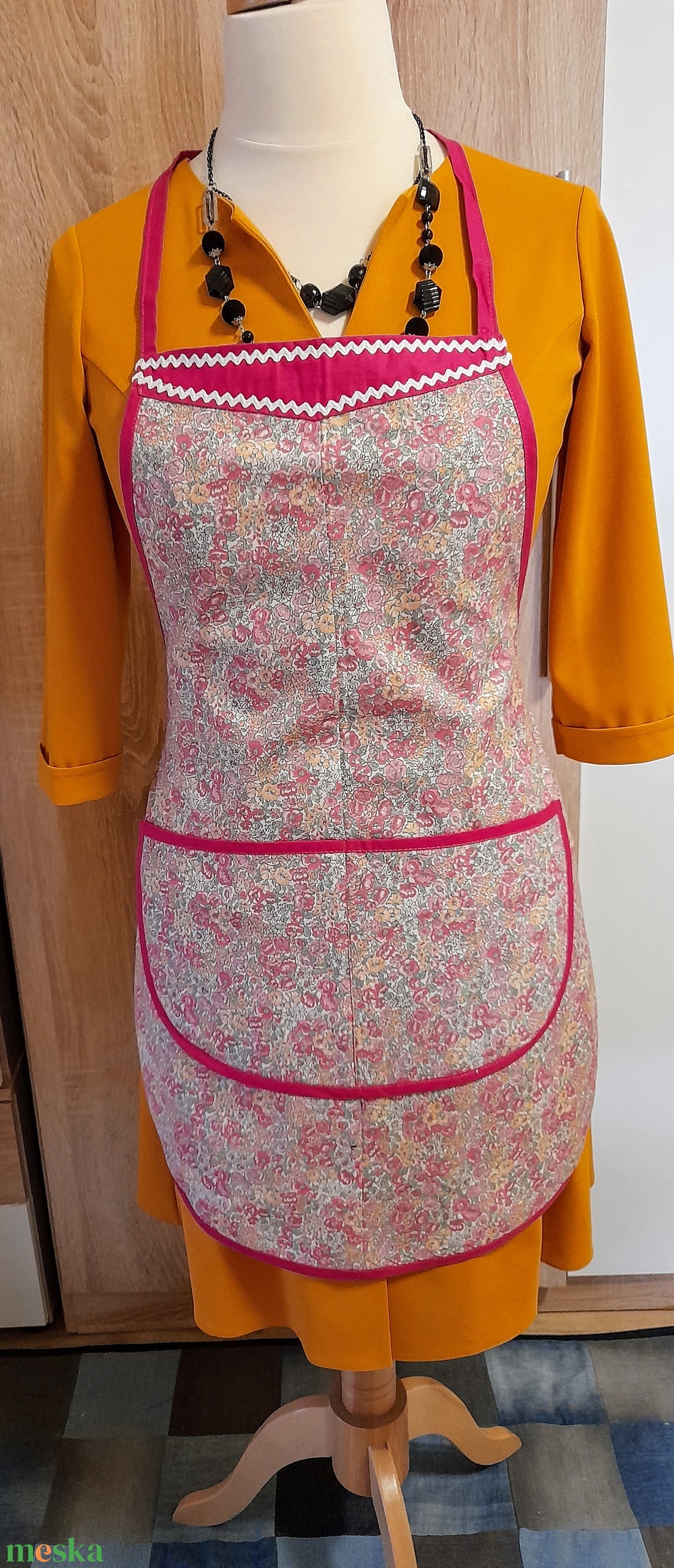 Kötény virágos - otthon & életmód - konyhafelszerelés, tálalás - konyhai textil - kötény - Meska.hu Kötény virágos - otthon & életmód - konyhafelszerelés, tálalás - konyhai textil - kötény - Meska.hu