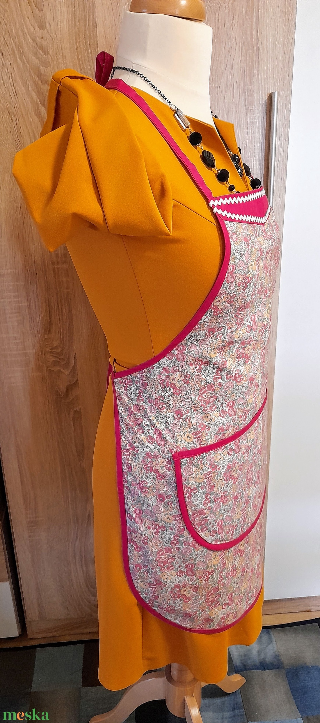 Kötény virágos - otthon & életmód - konyhafelszerelés, tálalás - konyhai textil - kötény - Meska.hu Kötény virágos - otthon & életmód - konyhafelszerelés, tálalás - konyhai textil - kötény - Meska.hu