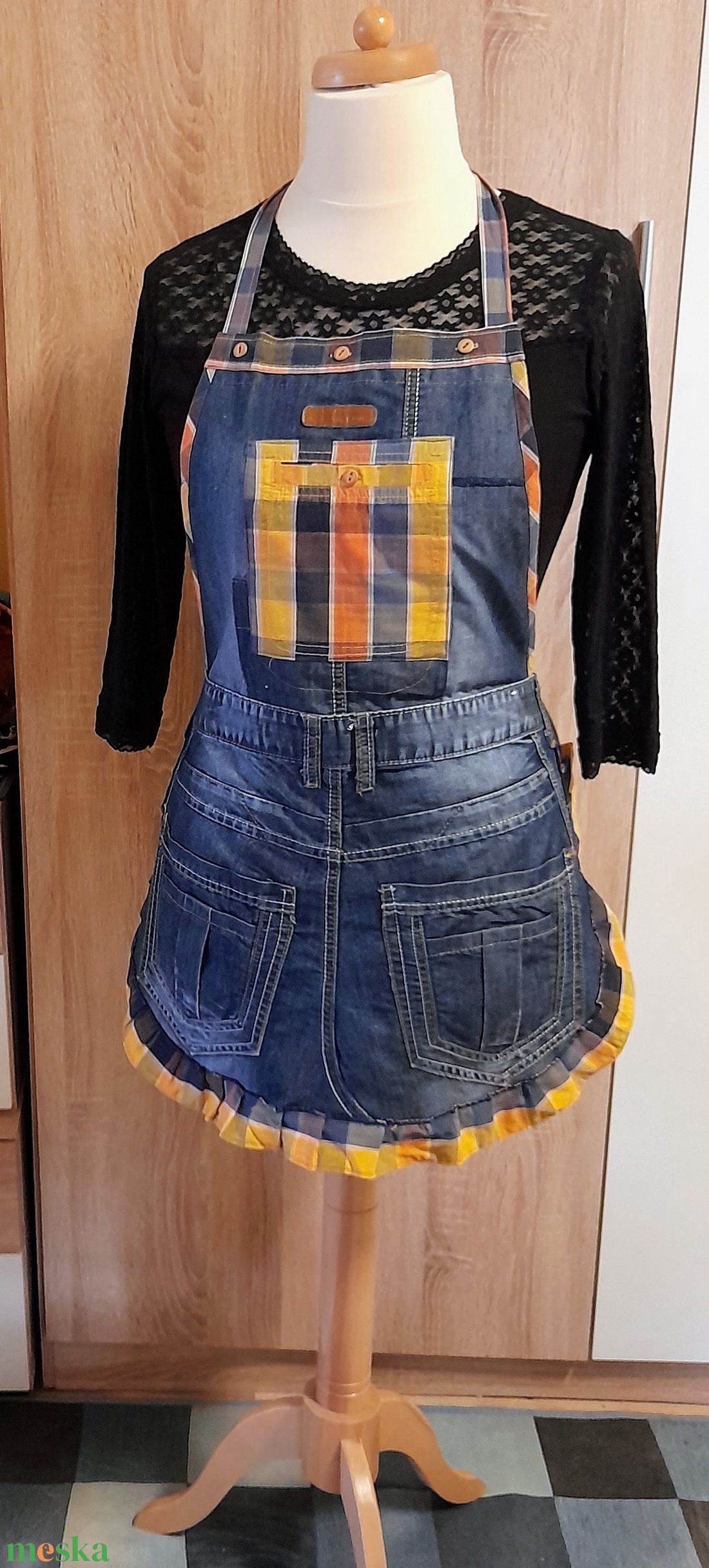 Női farmerkötény kockás fodros - otthon & életmód - konyhafelszerelés, tálalás - konyhai textil - kötény - Meska.hu Női farmerkötény kockás fodros - otthon & életmód - konyhafelszerelés, tálalás - konyhai textil - kötény - Meska.hu
