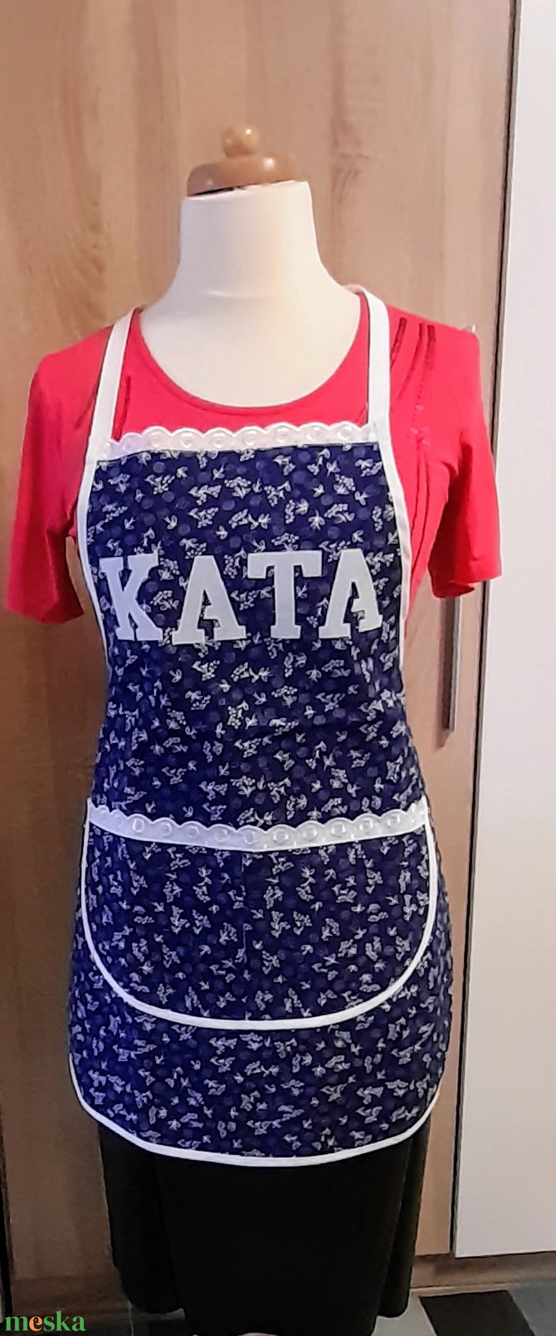 Névre szóló kékfestő mintás kötény madéra csipkével - otthon & életmód - konyhafelszerelés, tálalás - konyhai textil - kötény - Meska.hu Névre szóló kékfestő mintás kötény madéra csipkével - otthon & életmód - konyhafelszerelés, tálalás - konyhai textil - kötény - Meska.hu