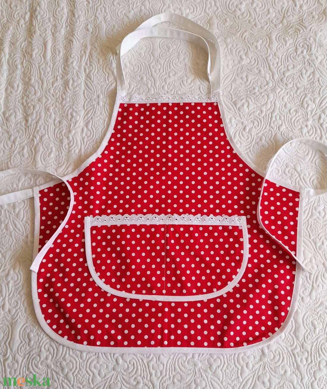 Pamut vászon pöttyös gyerek kötény madéra csipkével - otthon & életmód - konyhafelszerelés, tálalás - konyhai textil - kötény - Meska.hu