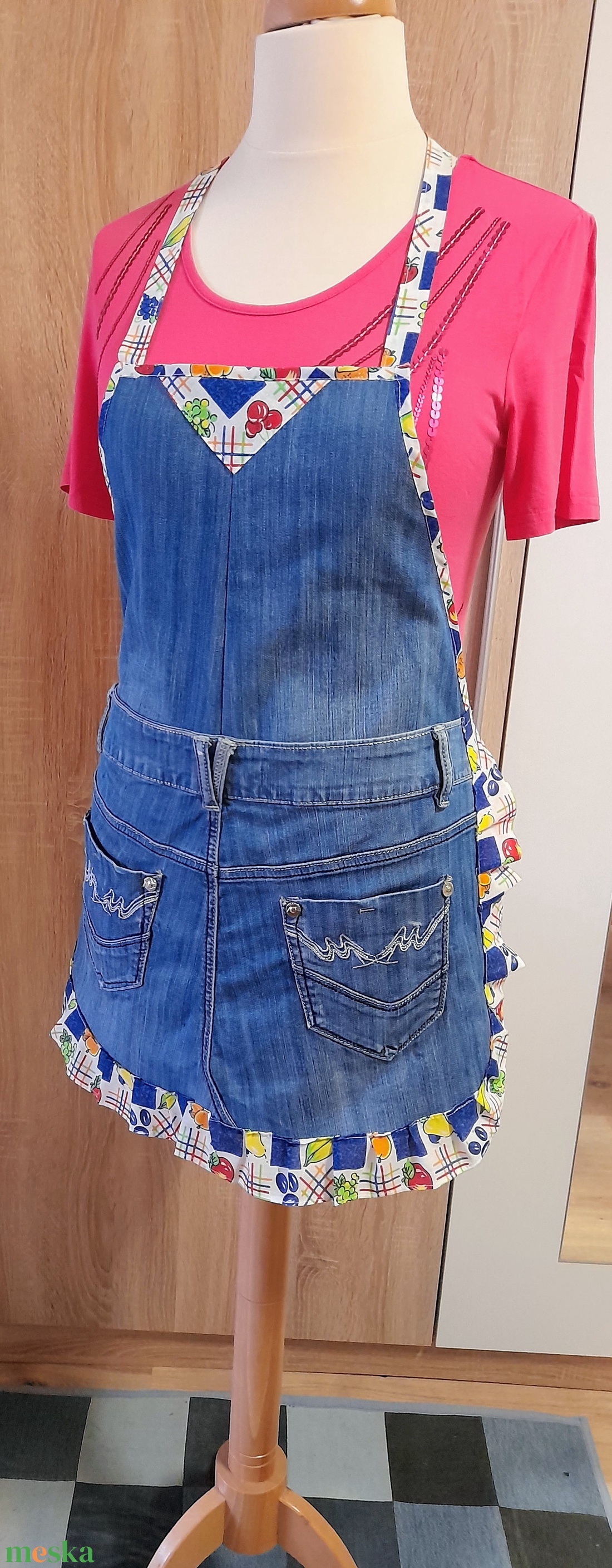 Kék női farmer kötény szélén fodorral. - otthon & életmód - konyhafelszerelés, tálalás - konyhai textil - kötény - Meska.hu