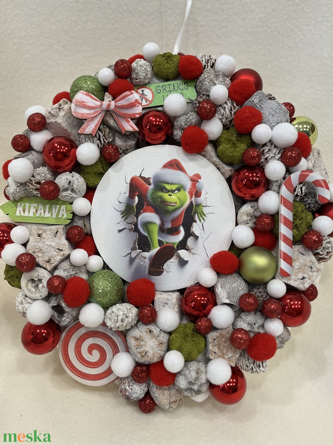 Grincs kopogtató, szőrmés alapon - karácsony - adventi díszek - adventi ajtódísz - Meska.hu Grincs kopogtató, szőrmés alapon - karácsony - adventi díszek - adventi ajtódísz - Meska.hu