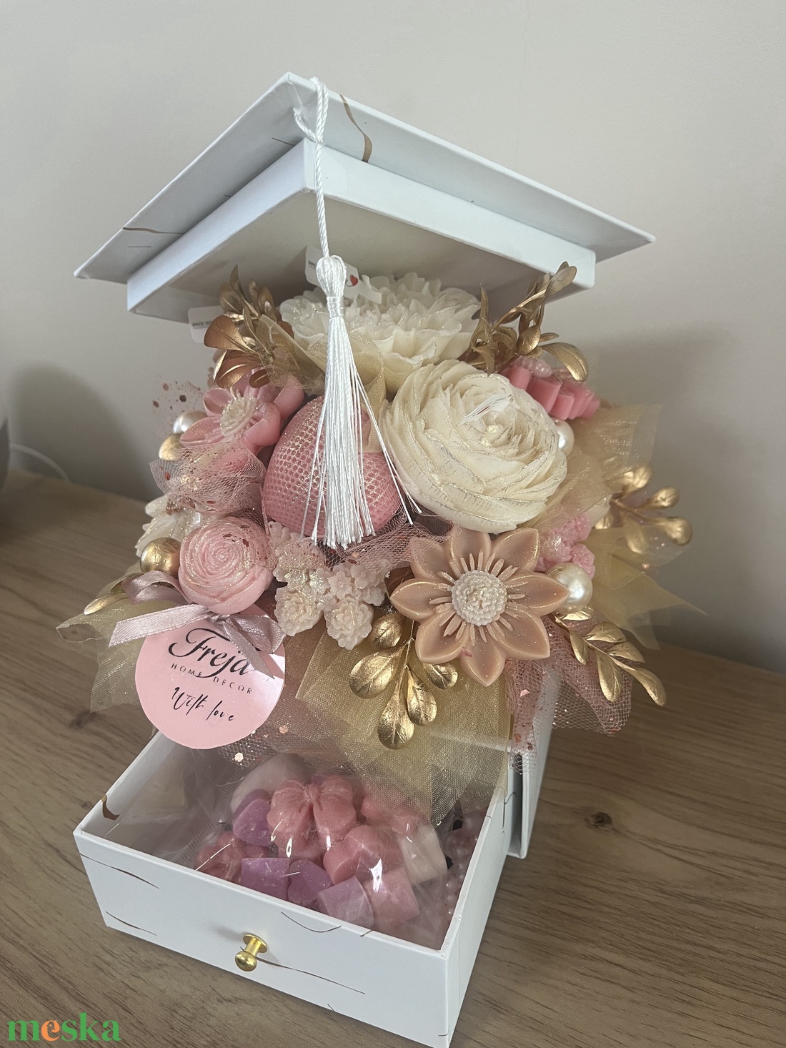 Illatvisz és szójaviasz gyertya box ballagásra - otthon & életmód - virágdekoráció - virágok - virágbox - Meska.hu