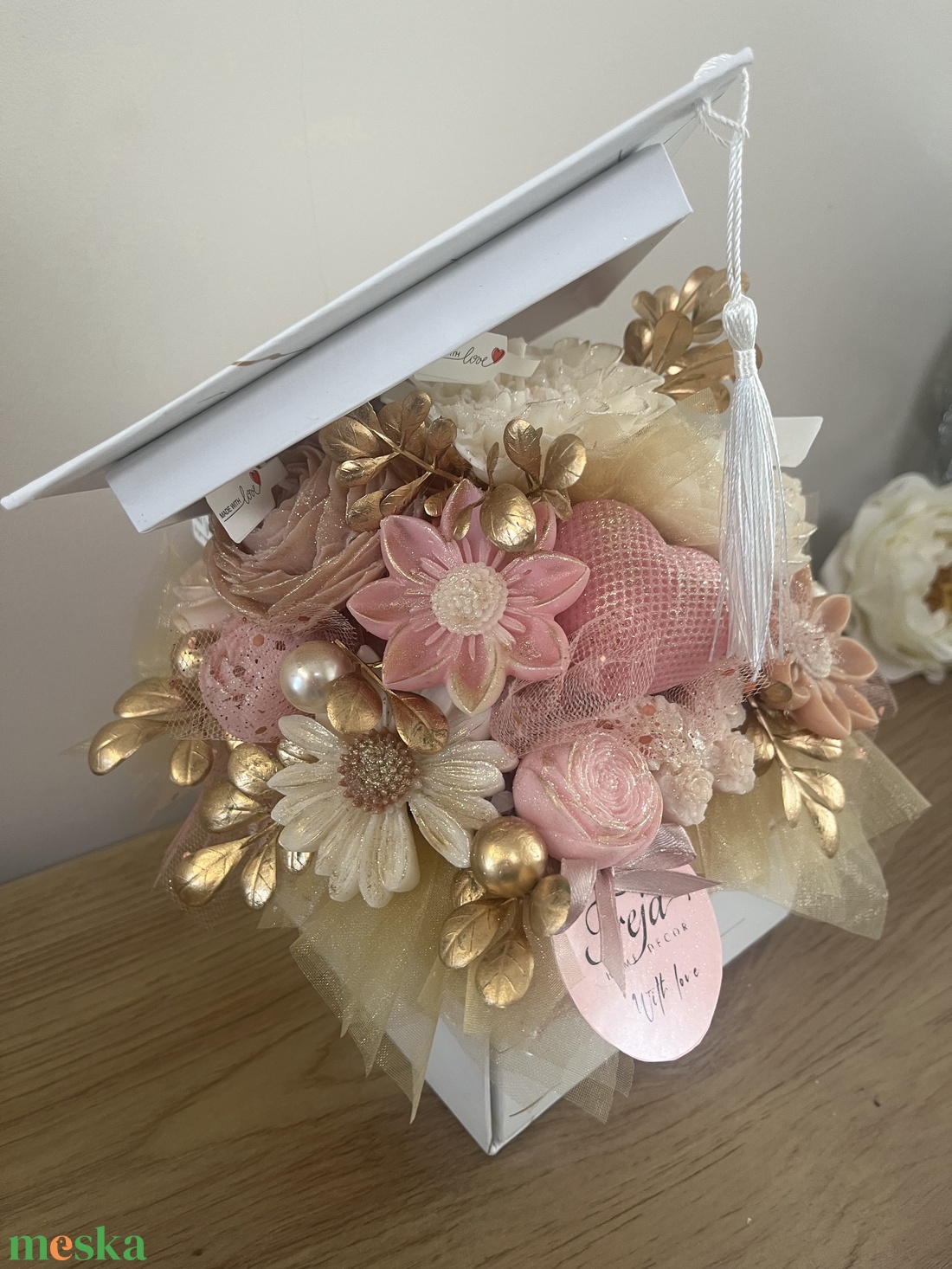 Illatvisz és szójaviasz gyertya box ballagásra - otthon & életmód - virágdekoráció - virágok - virágbox - Meska.hu