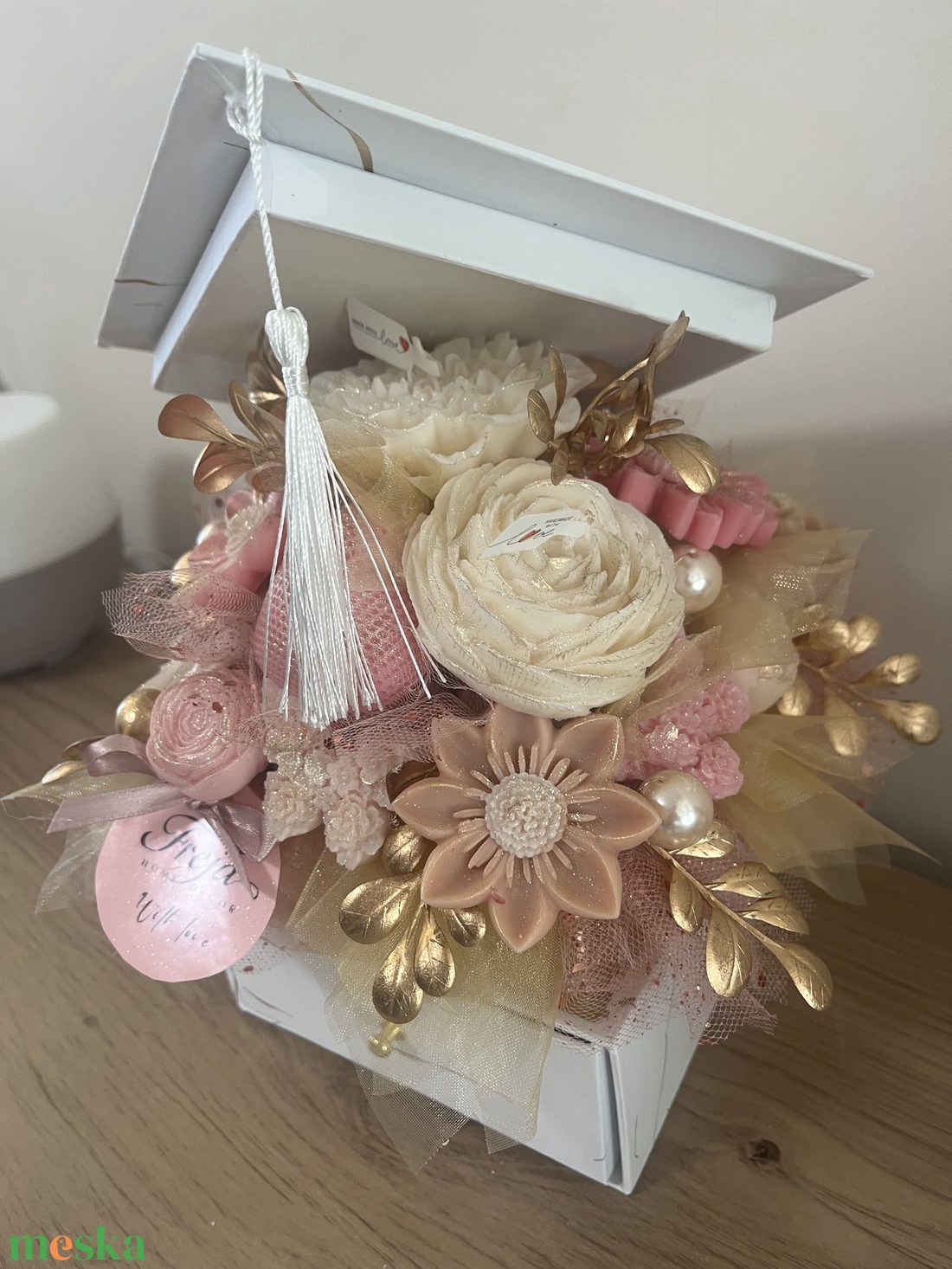 Illatvisz és szójaviasz gyertya box ballagásra - otthon & életmód - virágdekoráció - virágok - virágbox - Meska.hu