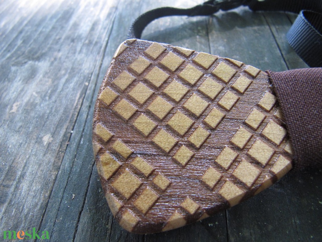 Csokornyakkendő cseresznyefából (kockás) - esküvő - kiegészítők - nyakkendő - Meska.hu Csokornyakkendő cseresznyefából (kockás) - esküvő - kiegészítők - nyakkendő - Meska.hu