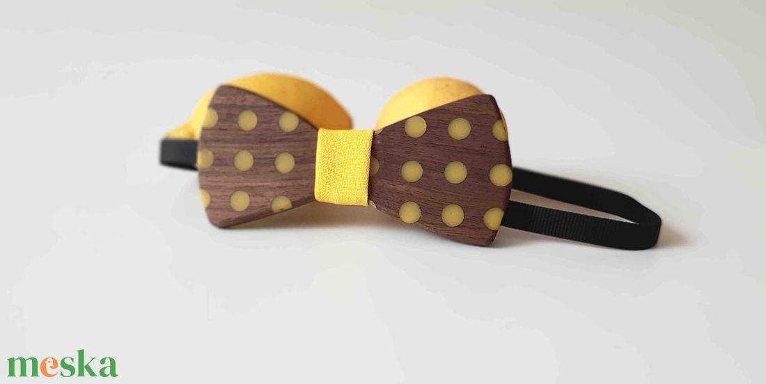 Diófa csokornyakkendő sárga pötyökkel - ruha & divat - férfi ruha - nyakkendő - Meska.hu