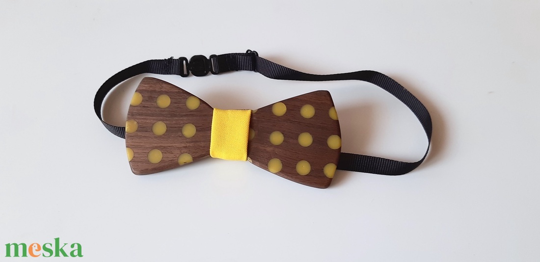 Diófa csokornyakkendő sárga pötyökkel - ruha & divat - férfi ruha - nyakkendő - Meska.hu