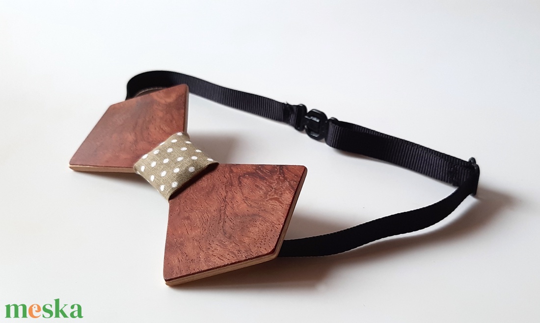 Fa csokornyakkendő mahagóni furnérral, pöttyös anyaggal - ruha & divat - férfi ruha - nyakkendő - Meska.hu