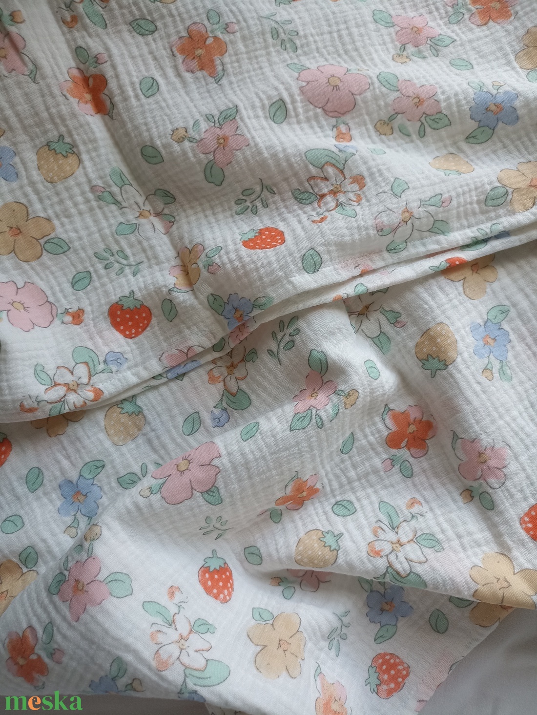 Nyári muszlin babatakaró kánikula duplagéz gyerektakaró 70x90 cm epres - otthon & életmód - babaszoba, gyerekszoba - babatakaró, gyerek pléd - Meska.hu Nyári muszlin babatakaró kánikula duplagéz gyerektakaró 70x90 cm epres - otthon & életmód - babaszoba, gyerekszoba - babatakaró, gyerek pléd - Meska.hu