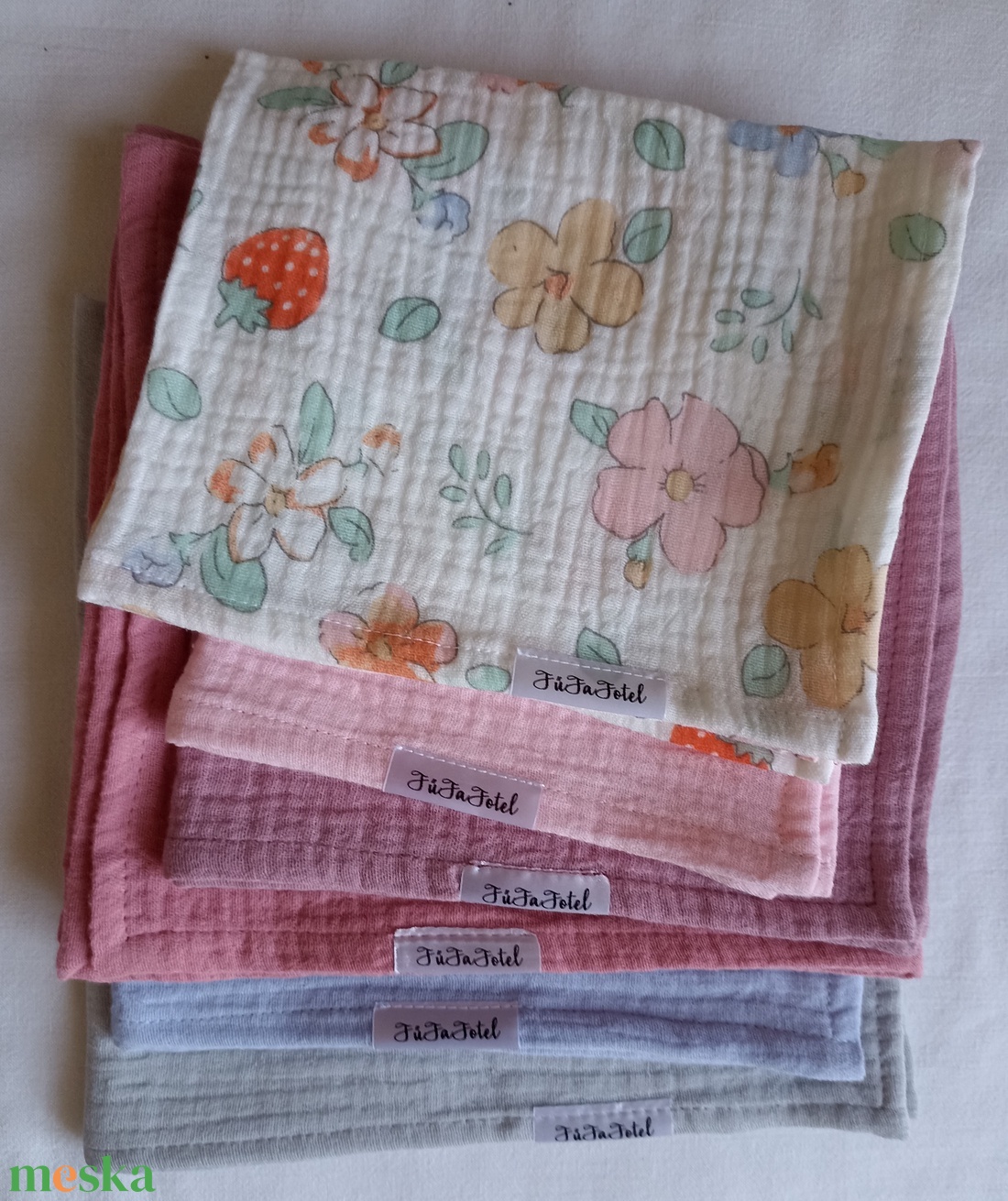 Duplagéz babakendő, muszlin rongyi, nyunyóka, gézkendő 1100 Ft/db 32x32 cm - ruha & divat - babaruha & gyerekruha - előke & nyálkendő - Meska.hu Duplagéz babakendő, muszlin rongyi, nyunyóka, gézkendő 1100 Ft/db 32x32 cm - ruha & divat - babaruha & gyerekruha - előke & nyálkendő - Meska.hu