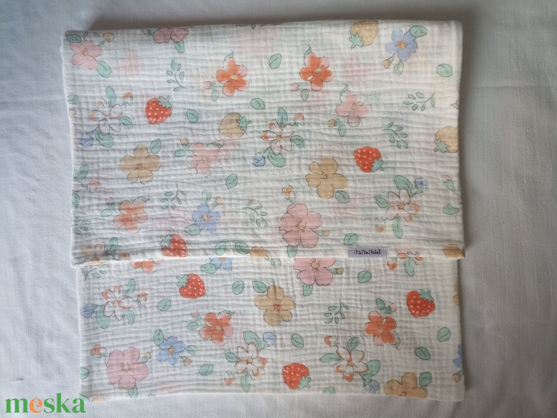 Duplagéz parnahuzat IKEA-s 3x55 cm-s gyerekpárnához virágos epres - játék & sport - ovis felszerelés - ovis ágynemű - Meska.hu Duplagéz parnahuzat IKEA-s 3x55 cm-s gyerekpárnához virágos epres - játék & sport - ovis felszerelés - ovis ágynemű - Meska.hu