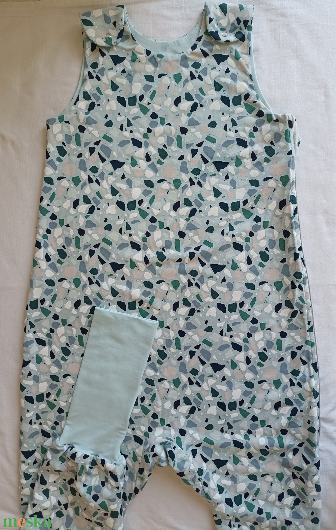 122-128-134-es tipegő hálózsák vékony pamut MELEG SZOBÁBA menta terrazzo - ruha & divat - babaruha & gyerekruha - tipegőhálózsák - Meska.hu