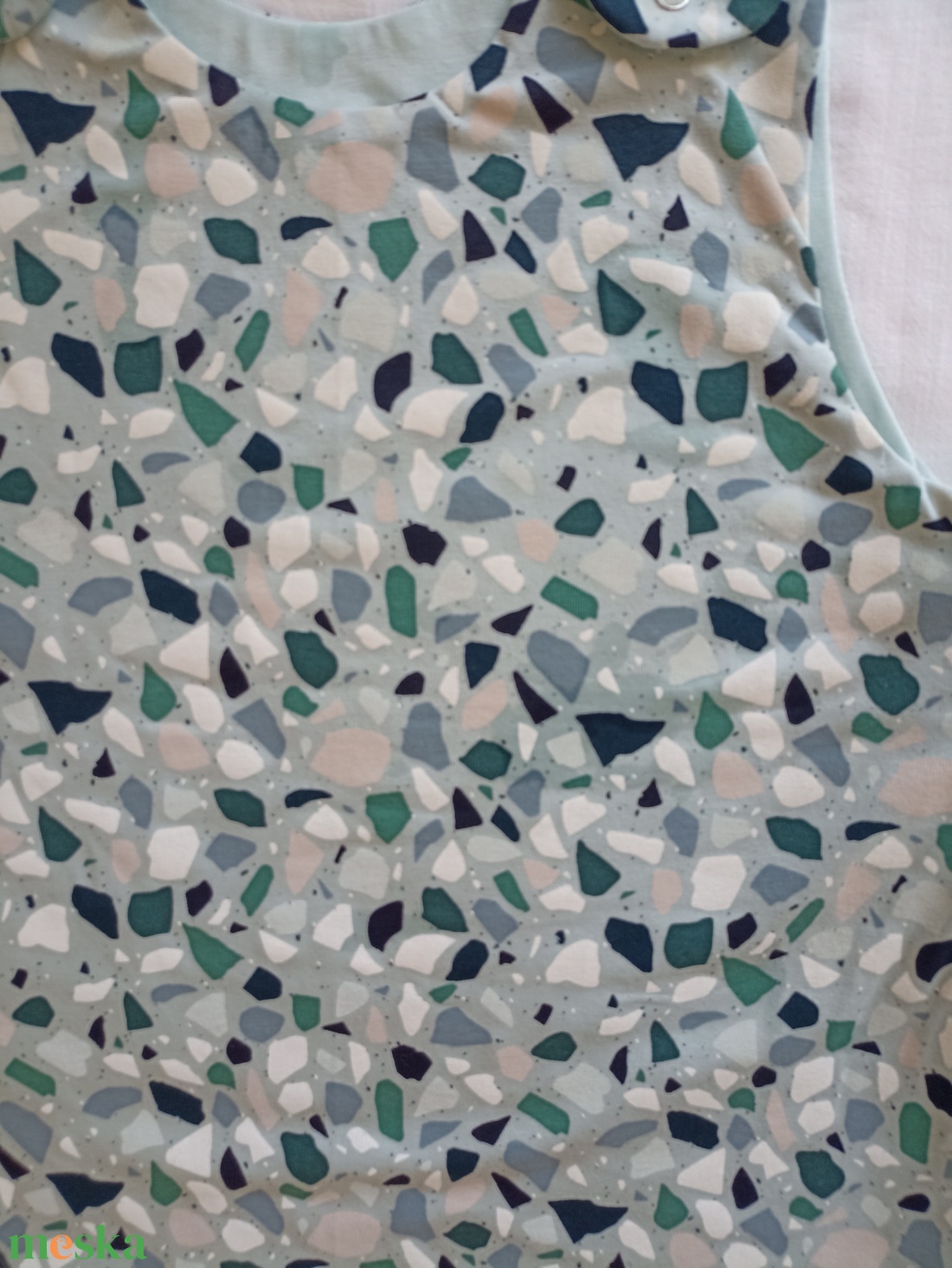 122-128-134-es tipegő hálózsák vékony pamut MELEG SZOBÁBA menta terrazzo - ruha & divat - babaruha & gyerekruha - tipegőhálózsák - Meska.hu