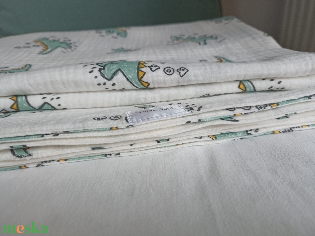 Kétrétegű ovis géztakaró melegebb szobába 100x130 cm zöld dínós - otthon & életmód - babaszoba, gyerekszoba - babatakaró, gyerek pléd - Meska.hu