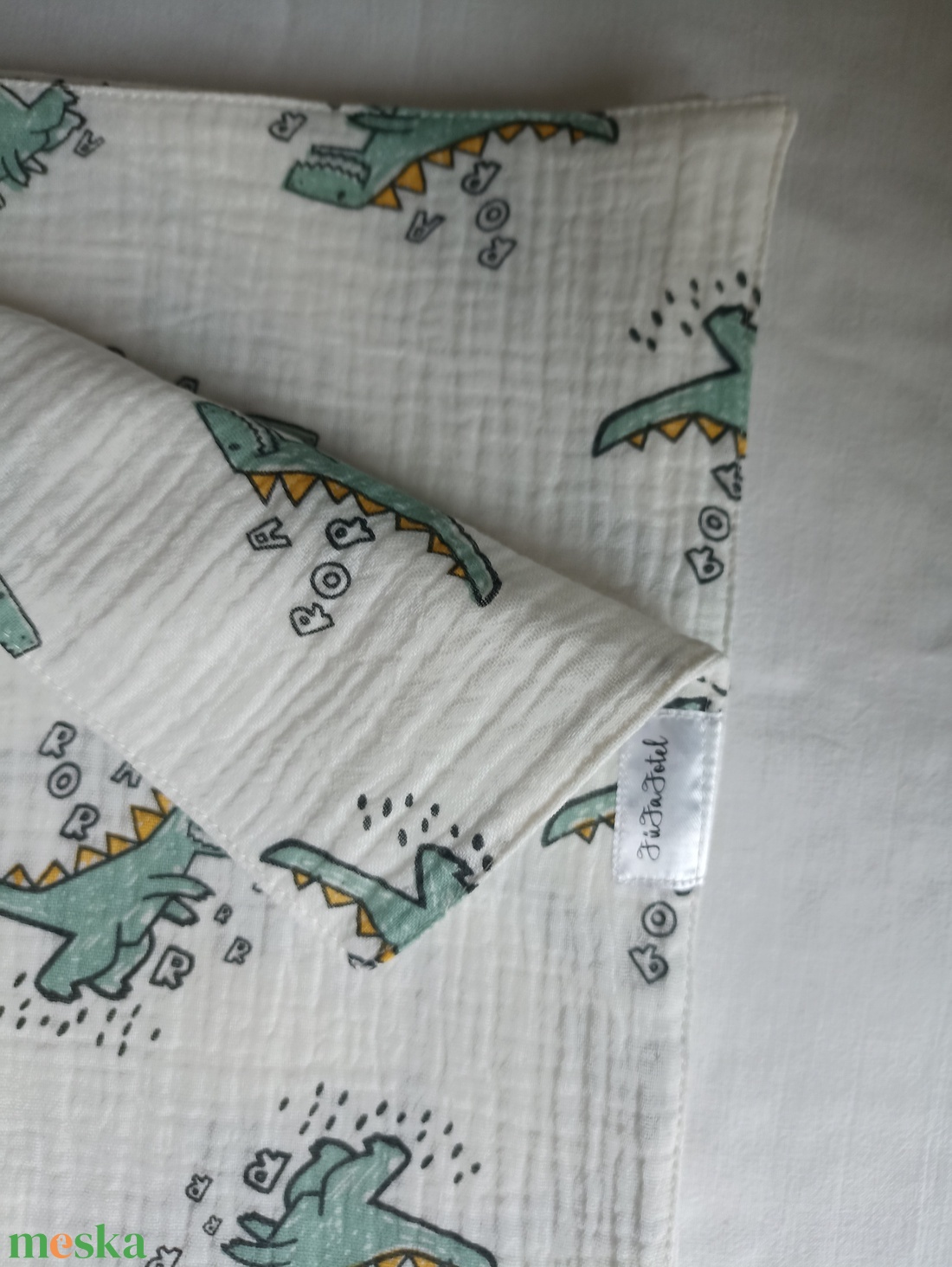 Kétrétegű ovis géztakaró melegebb szobába 100x130 cm zöld dínós - otthon & életmód - babaszoba, gyerekszoba - babatakaró, gyerek pléd - Meska.hu