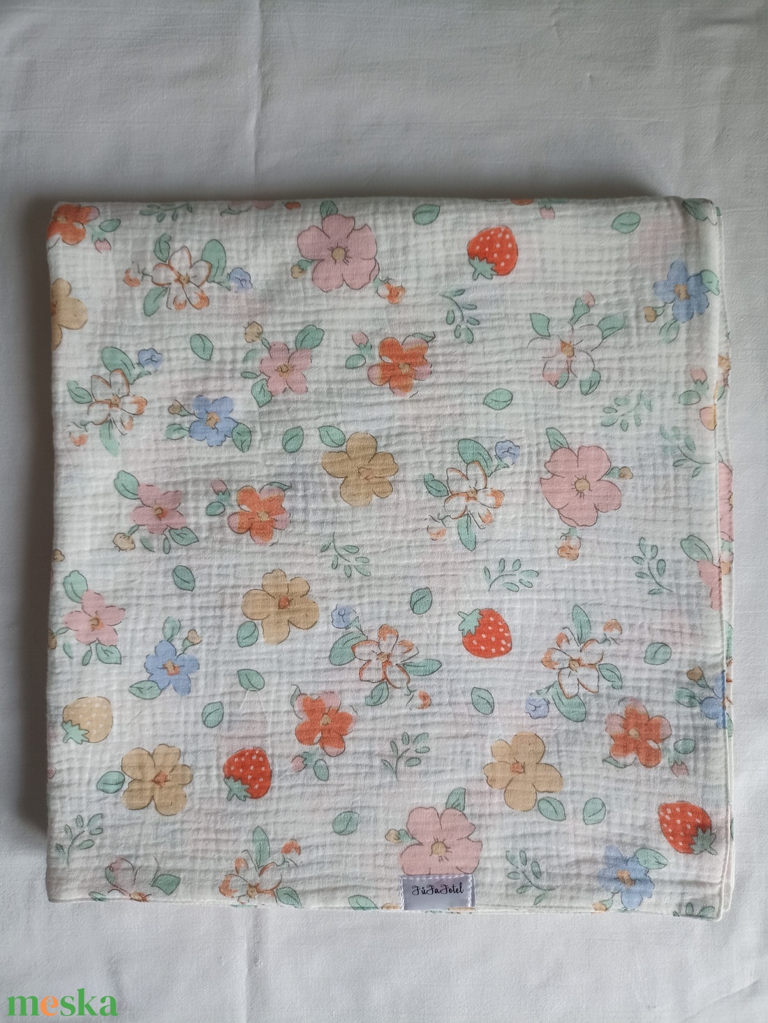 Baba kétrétegű muszlin takaró duplagéz meleg szobába 70x90 cm epres - otthon & életmód - babaszoba, gyerekszoba - babatakaró, gyerek pléd - Meska.hu