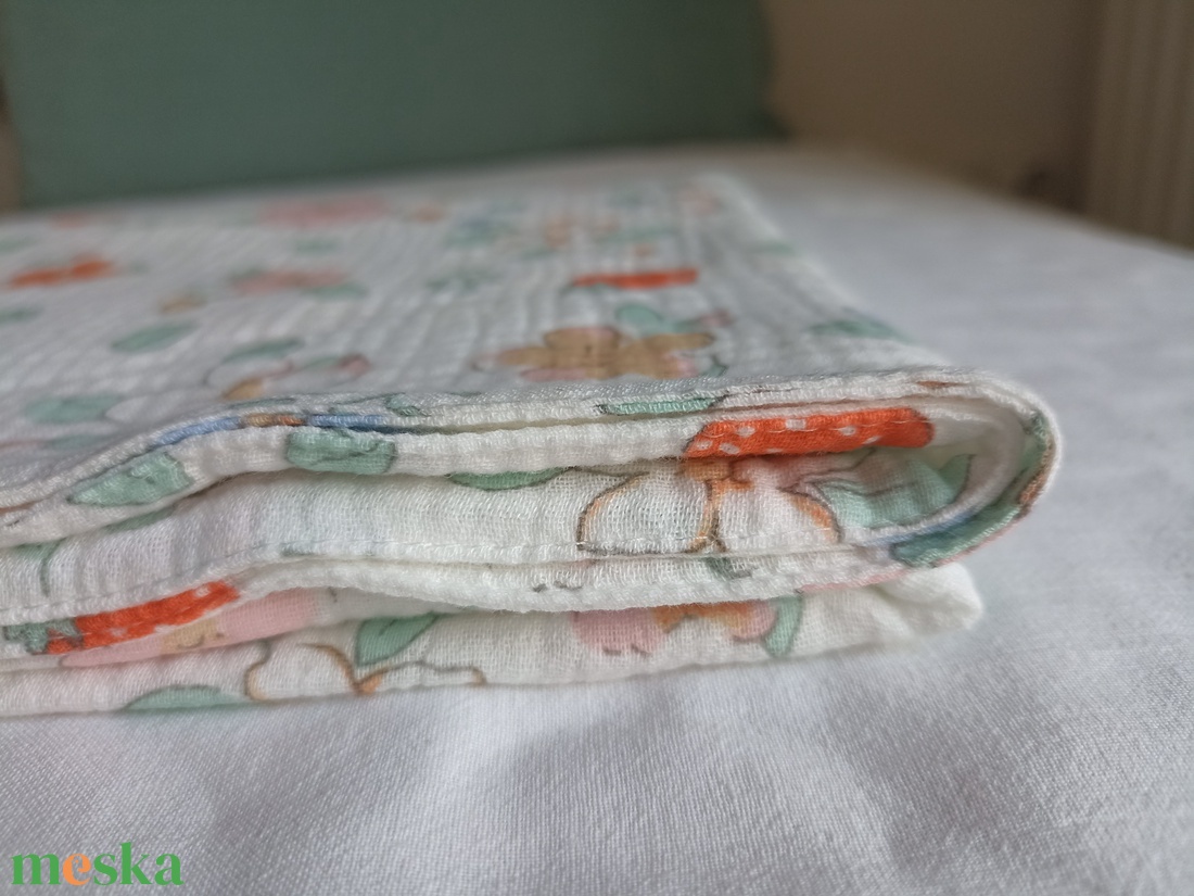 Baba kétrétegű muszlin takaró duplagéz meleg szobába 70x90 cm epres - otthon & életmód - babaszoba, gyerekszoba - babatakaró, gyerek pléd - Meska.hu