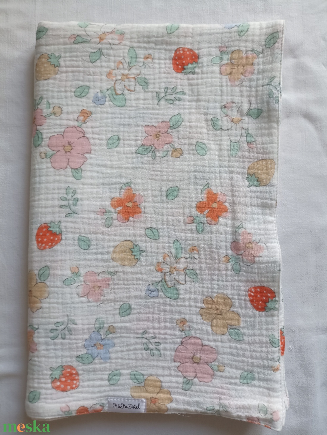 Baba kétrétegű muszlin takaró duplagéz meleg szobába 70x90 cm epres - otthon & életmód - babaszoba, gyerekszoba - babatakaró, gyerek pléd - Meska.hu