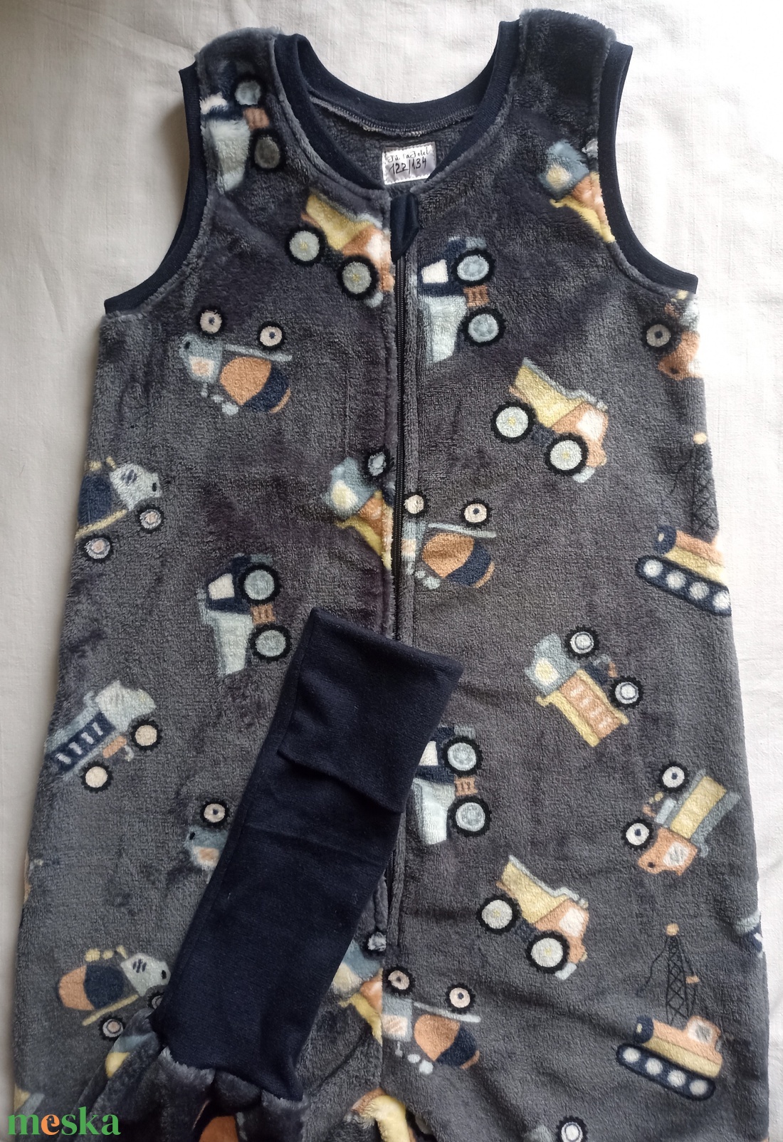 122-128-122-128-134-es őszi téli tipegő hálózsák wellsoft szürke markolós járműves - baba - mama - babaruházat - tipegőhálózsák - Meska.hu