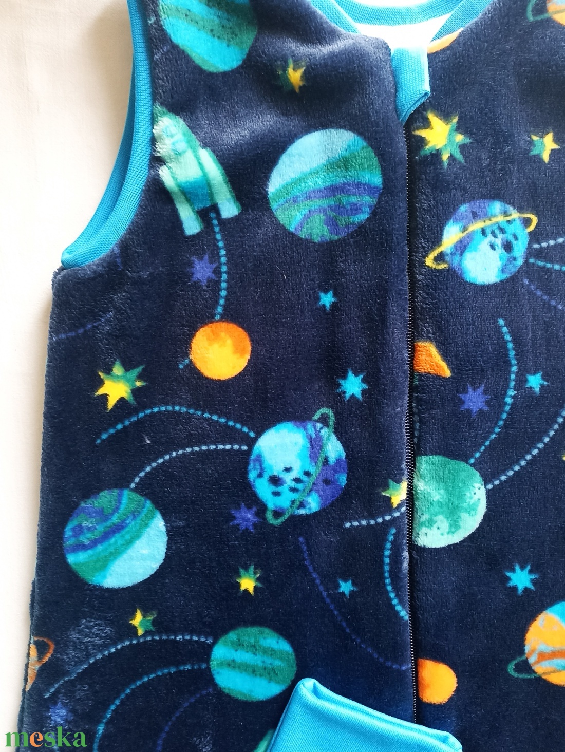 104-110-116-os téli tipegő hálózsák wellsoft + bébiplüss HIDEG 19-20 fokos SZOBÁBA űrhajós - baba - mama - babaruházat - tipegőhálózsák - Meska.hu