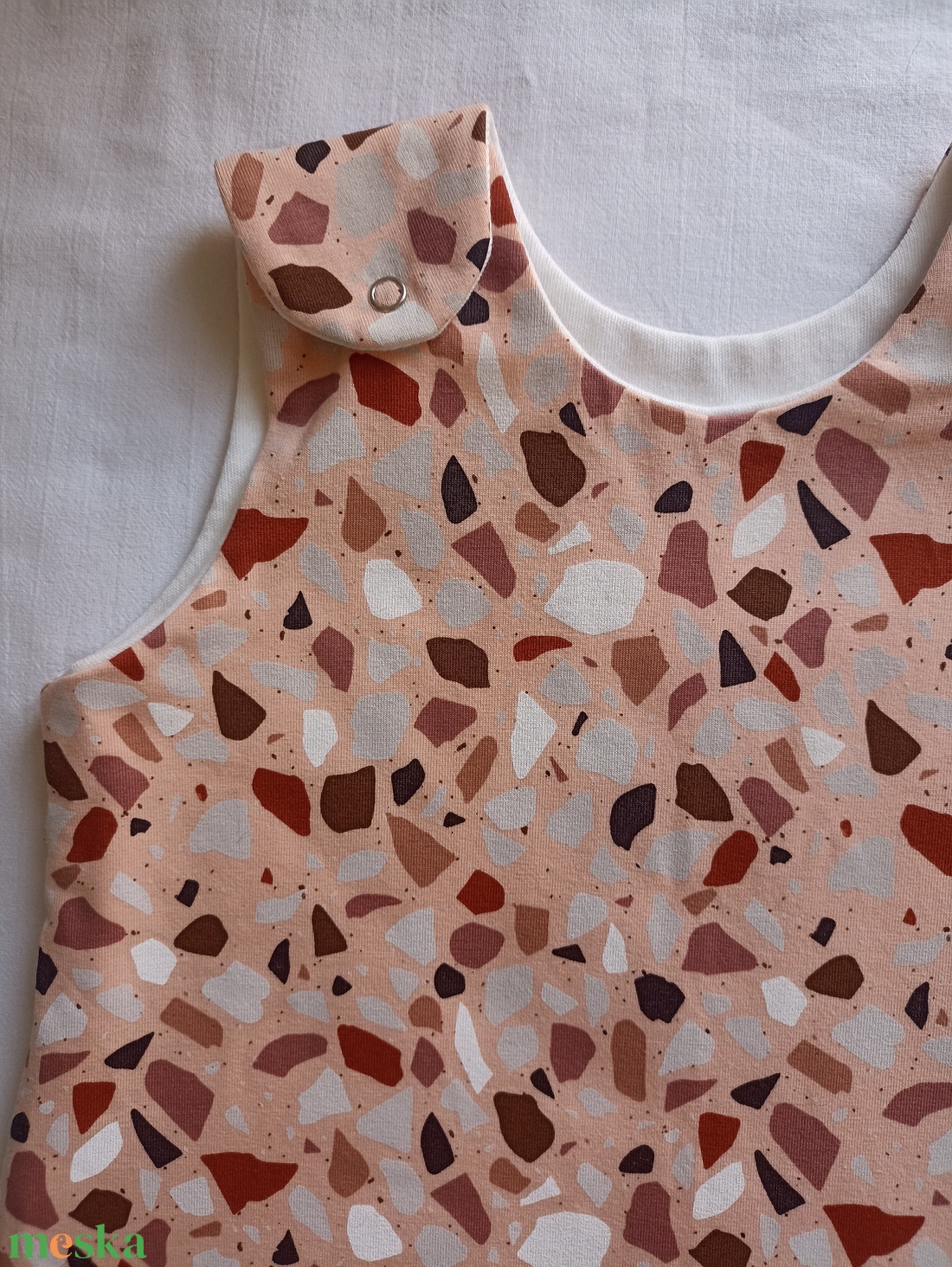 86-92-98-es Átmeneti őszi tipegő hálózsák 22-24 fokba pamut barna terrazzo - baba - mama - babaruházat - tipegőhálózsák - Meska.hu