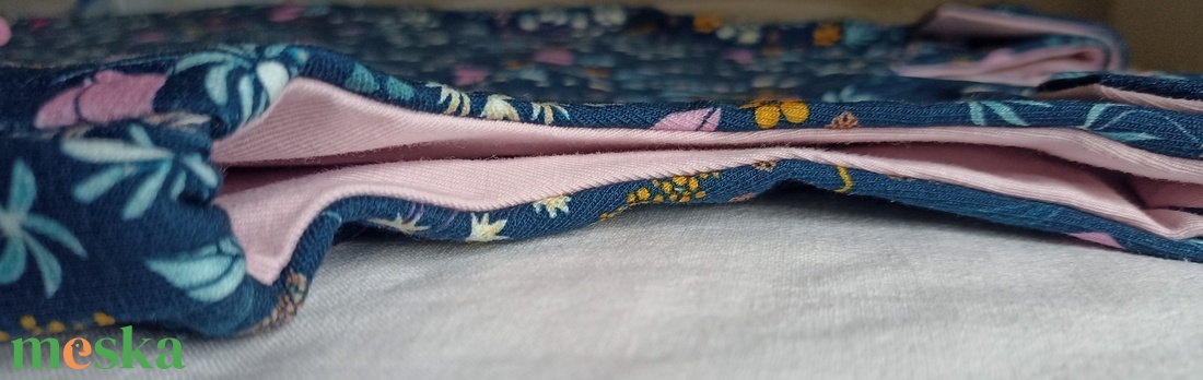 104-110-116-os átmeneti tipegő hálózsák pamut melegebb szobába 23-25 fokba sötétkék virágos - baba - mama - babaruházat - tipegőhálózsák - Meska.hu