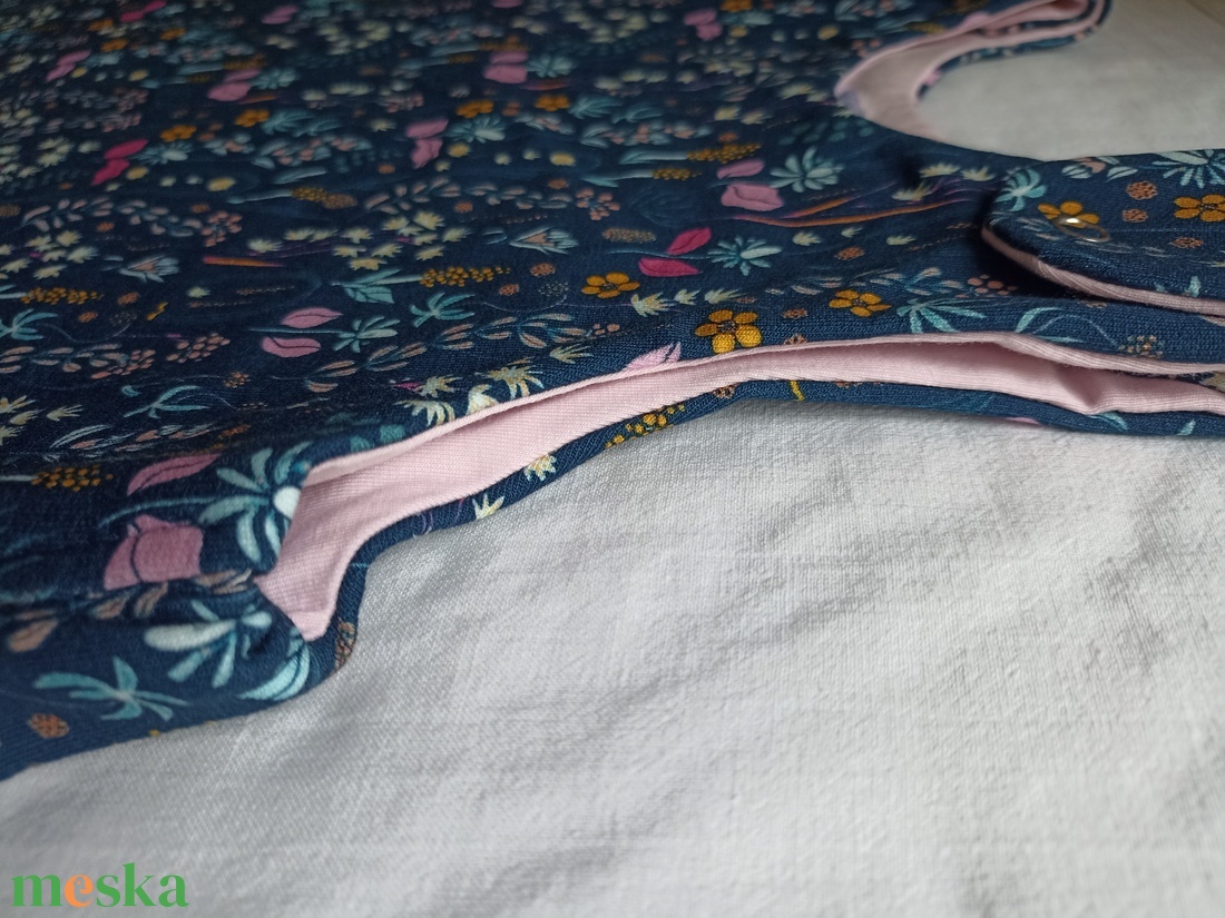 104-110-116-os átmeneti tipegő hálózsák pamut melegebb szobába 23-25 fokba sötétkék virágos - baba - mama - babaruházat - tipegőhálózsák - Meska.hu