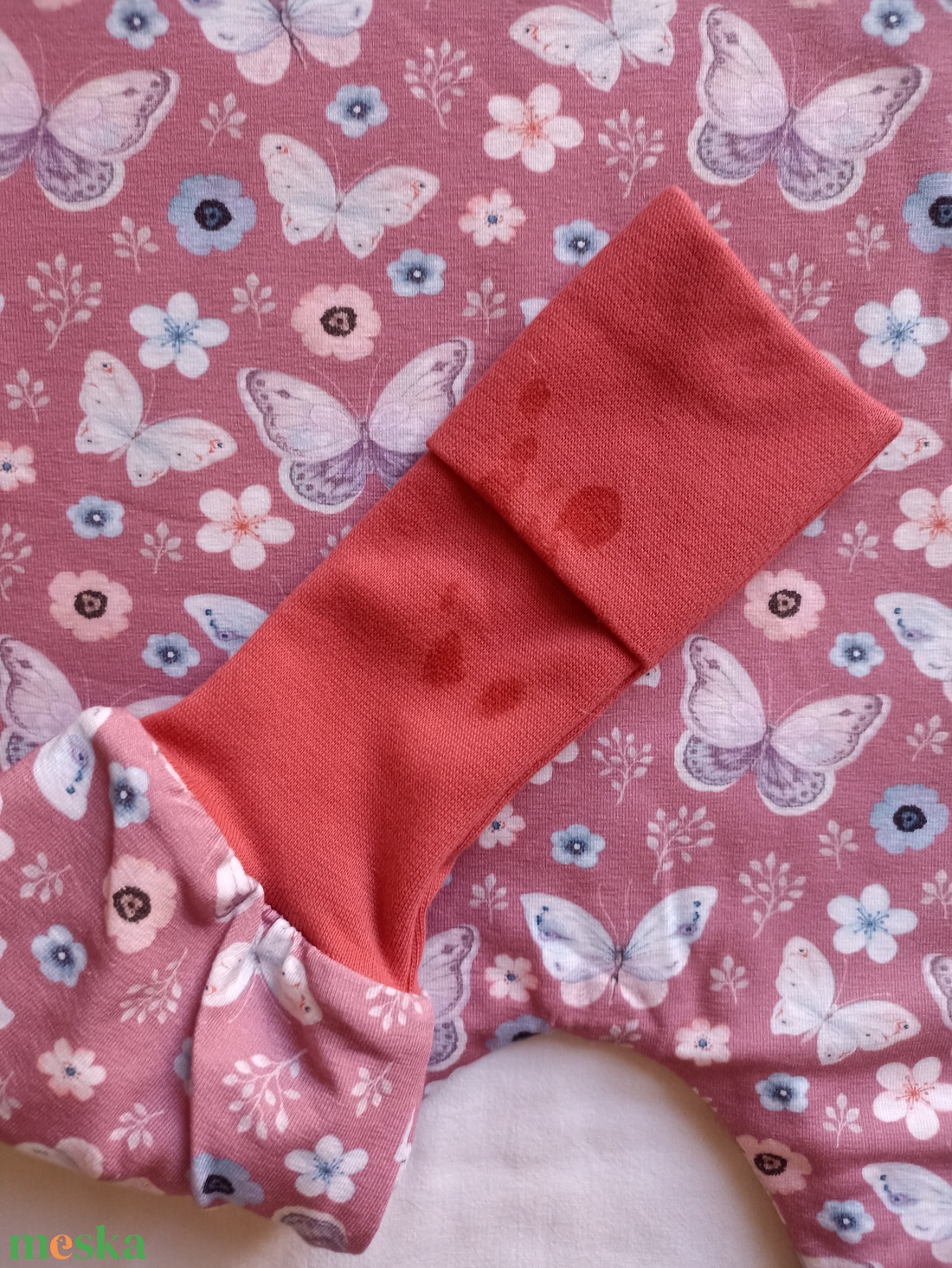 74-80-86-os Őszi téli tipegő hálózsák 21-23 fokba kétrétegű pamut bolyhos béléssel mályva pillangós - baba - mama - babaruházat - tipegőhálózsák - Meska.hu