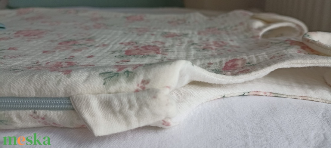 80-86-92-es Muszlin tipegő hálózsák kétrétegű átmeneti - meleg szobába duplagéz romantikusvirágos - baba - mama - babaruházat - tipegőhálózsák - Meska.hu