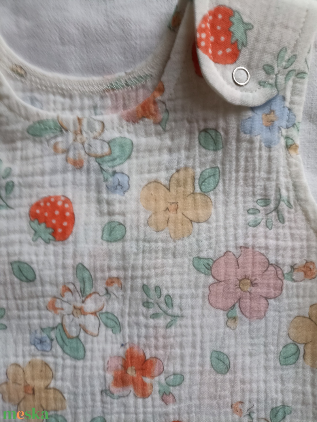 80-86-92-es muszlin tipegő hálózsák nyári duplagéz pamut epres virágos - baba - mama - babaruházat - tipegőhálózsák - Meska.hu