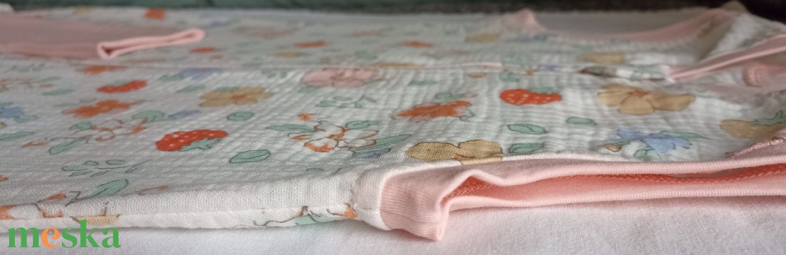 116-122-128-as Nyári muszlin tipegő hálózsák duplagéz epres virágos - baba - mama - babaruházat - tipegőhálózsák - Meska.hu