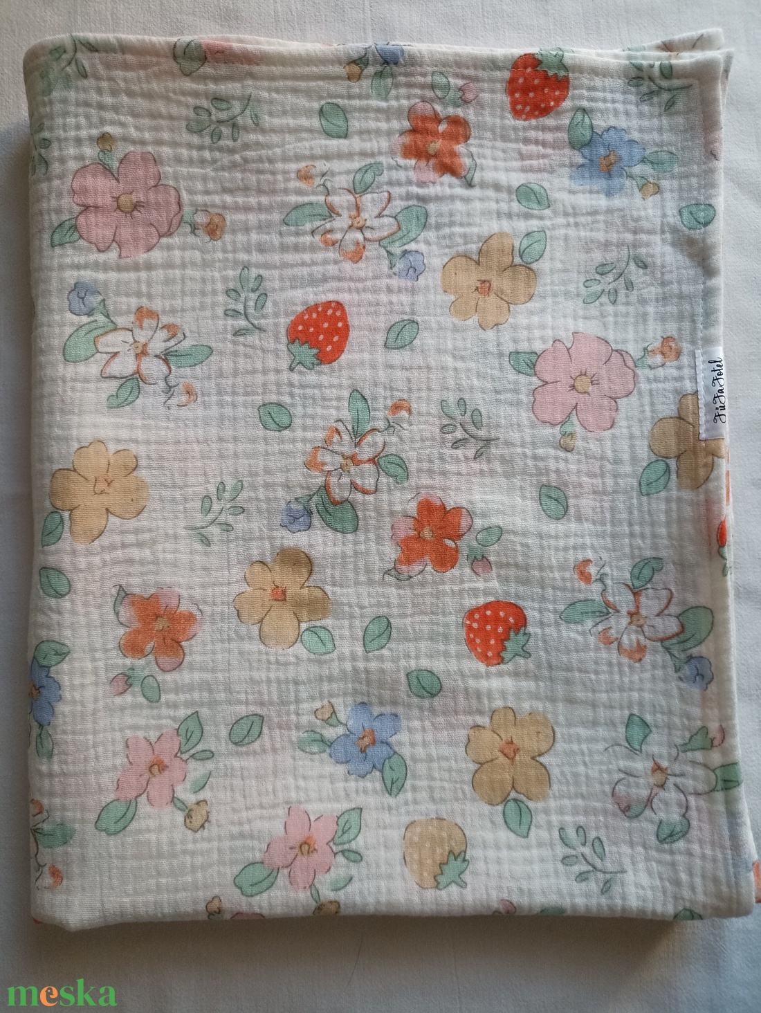 Nyári muszlin kánikula ovistakaró duplagéz gyerektakaró 100x130 cm epres - baba - mama - baba ágynemű - babatakaró, gyerek pléd - Meska.hu