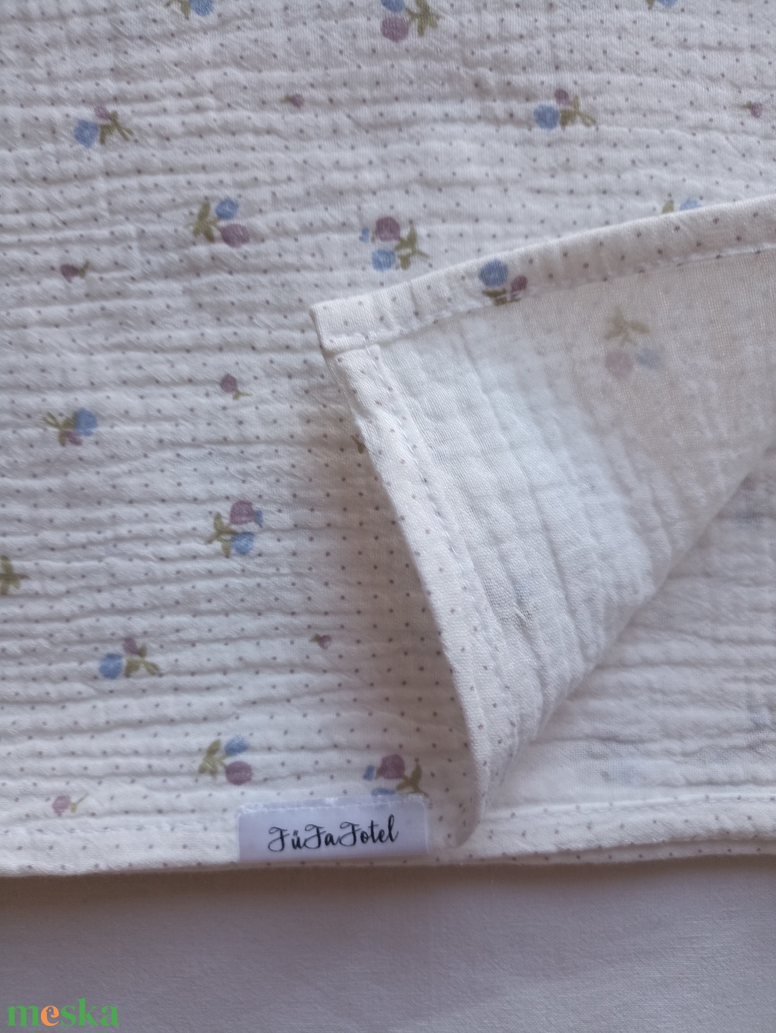 Nyári muszlin babatakaró kánikula duplagéz gyerektakaró 70x90 cm lila apróvirágos  - baba - mama - baba ágynemű - babatakaró, gyerek pléd - Meska.hu